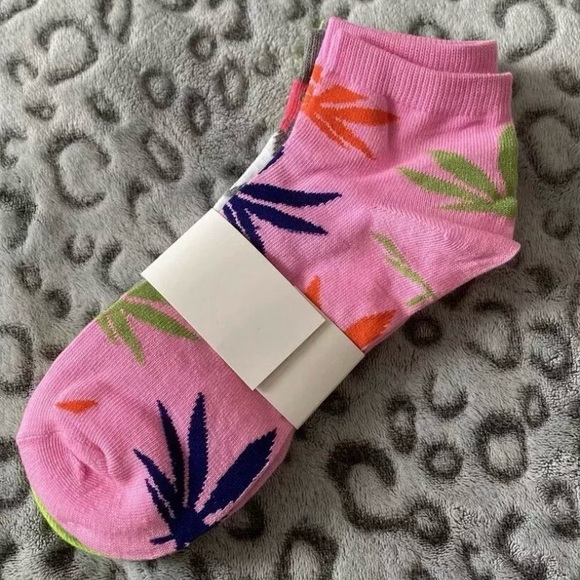 3 Pack 🍃Gray, Pink, & Lime Green Pot Leaf Socks 💚🤍💗 420 Weed Ankle Socks - Picture 4 of 4